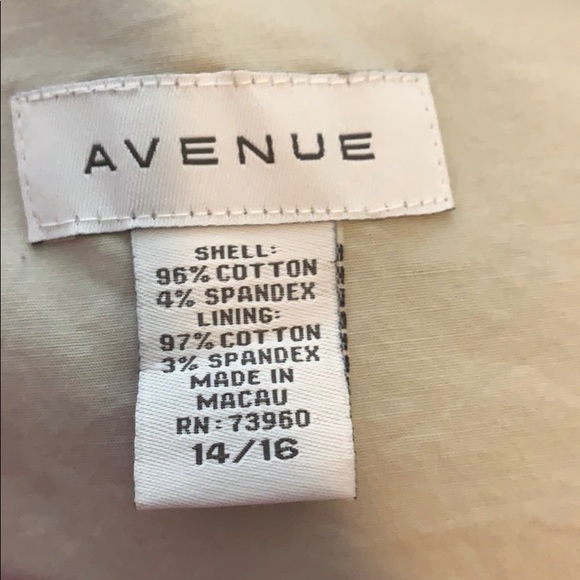 Woman’s fully lined hooded jacket in black/tan. - Picture 8 of 8